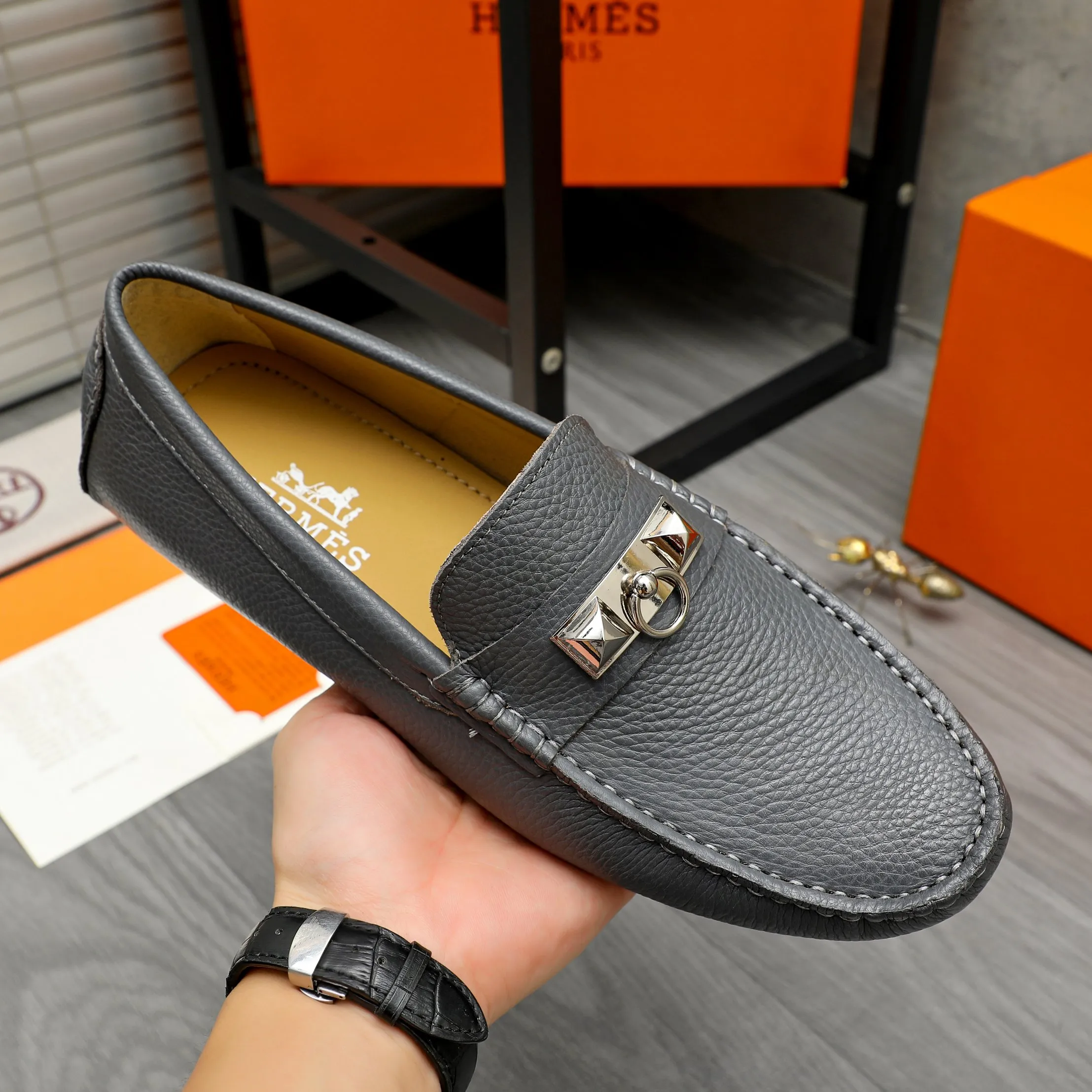Men's shoes 💰420 Product trademark: HERMES "Hermes" casual slip-on shoes Regular size: 38-46 (45.46 custom-made, non-returnable) Product materials: Selected pebbled cowhide upper, sheepskin lining, non-slip bean outsole